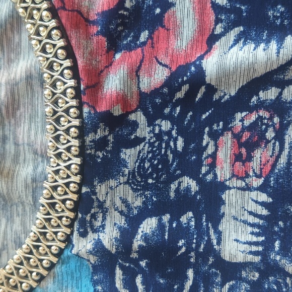 Medium multi blue color floral top. Short sleeve. Office or dinner wear - Picture 6 of 6